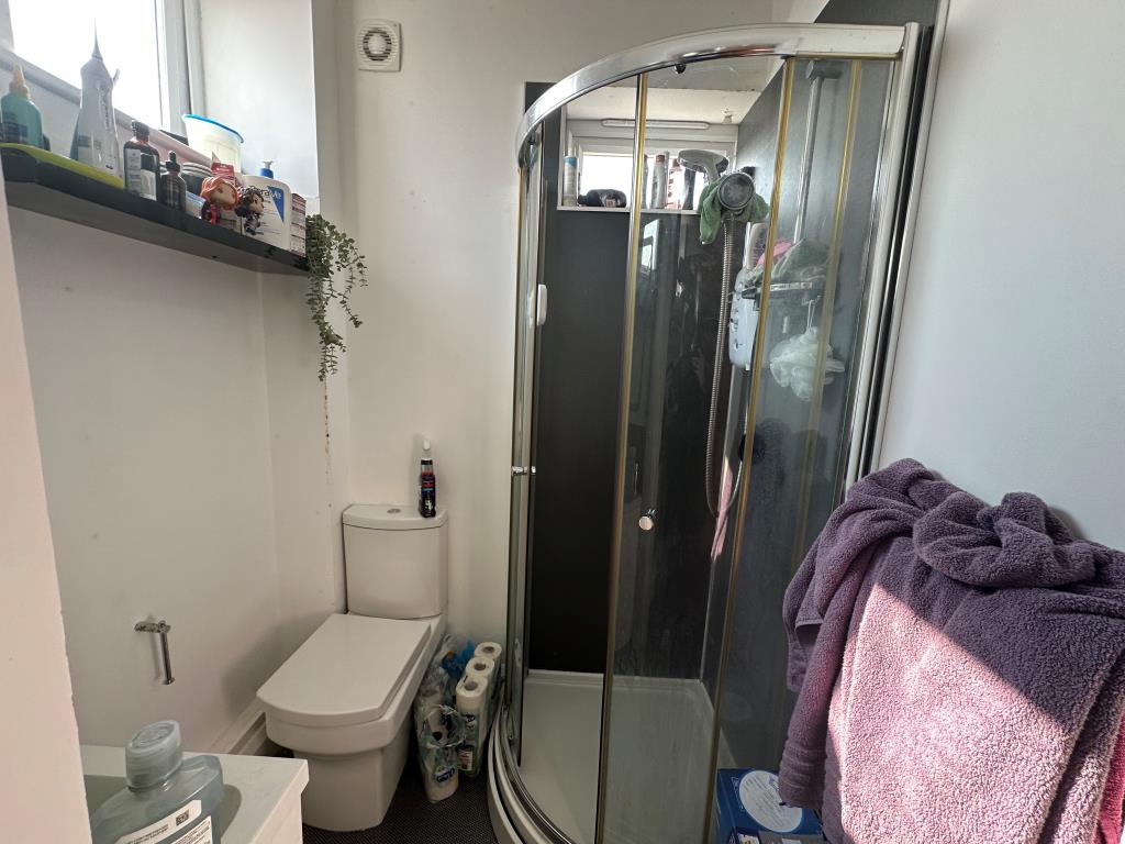 Lot: 89 - FIRST FLOOR STUDIO FLAT FOR INVESTMENT - Bathroom with stand in shower